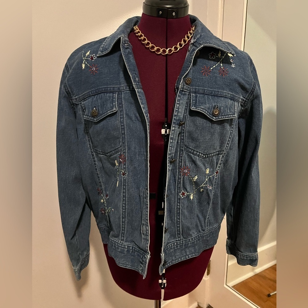 Women’s Alfred Dunner Denim Jacket with Embroider. Size 16P